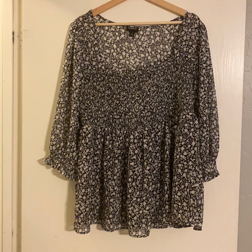 Super light black & white floral top